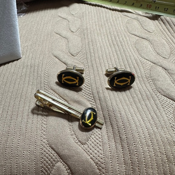 Cartier Black and Gold Cuff Links Timeless Elegance - Picture 10 of 12
